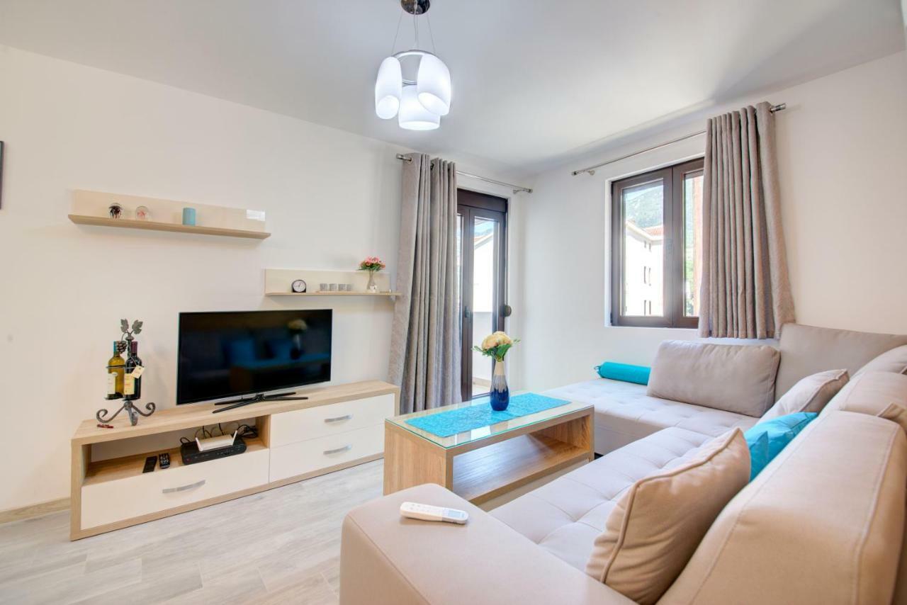 Apartment Medusa Risan Esterno foto
