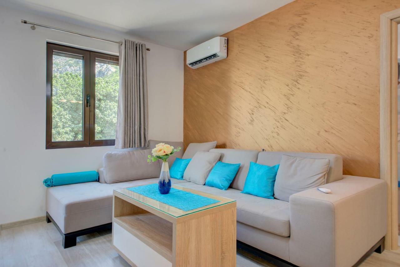 Apartment Medusa Risan Esterno foto