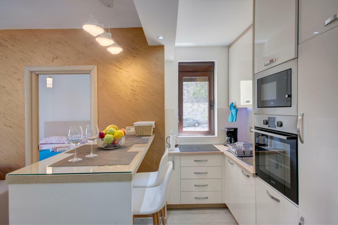 Apartment Medusa Risan Esterno foto